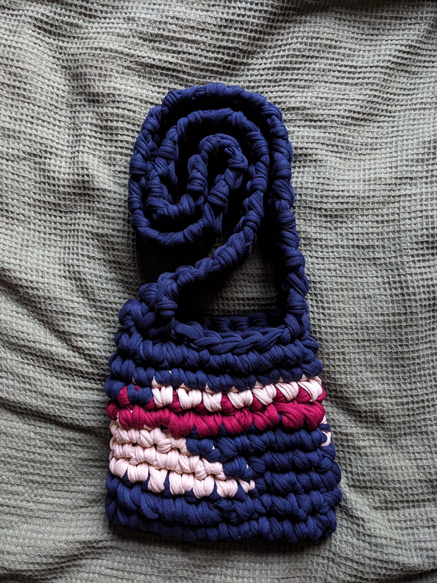 Navy, Berries & Cream Bubble Pouch